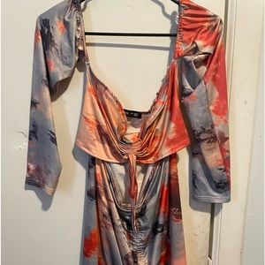 Cute little multi color runched dress with the middle cut out!